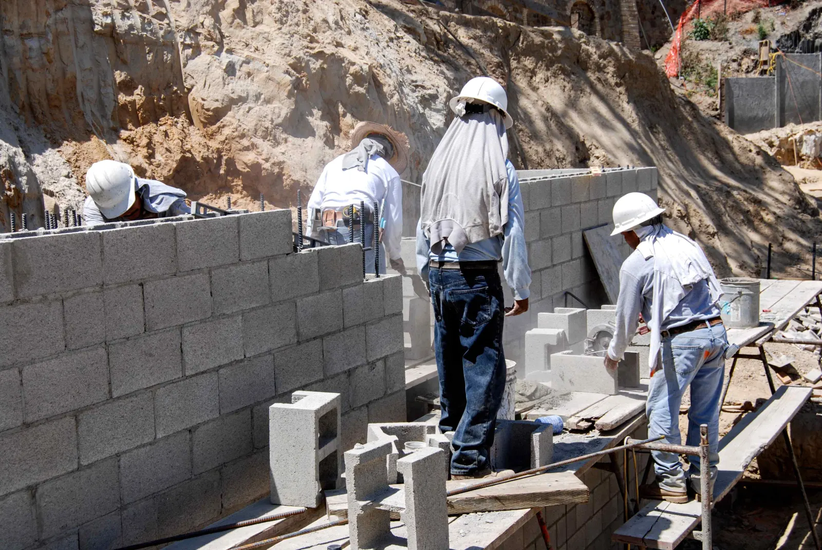 Retaining Walls & Hardscape